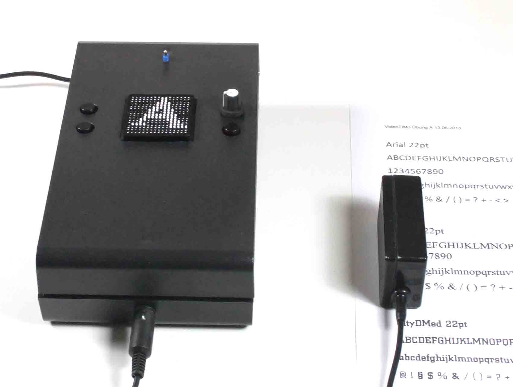Bild: VideoTIM3 mit Handkamera auf Textdokument Bild: VideoTIM3 mit Handkamera auf Textdokument